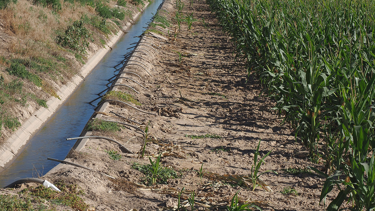 Siphon Tubes: Setting water to grow crops in western Nebraska