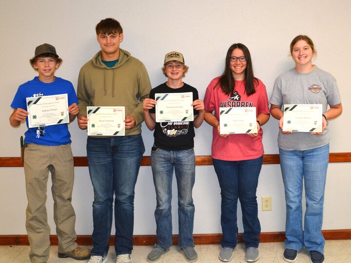 Team of 5 4-H members with championship awards