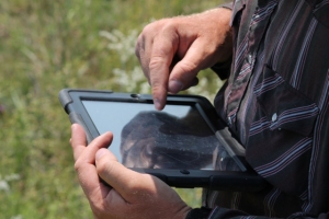 Monitoring pastures with GrassSnap app on mobile device
