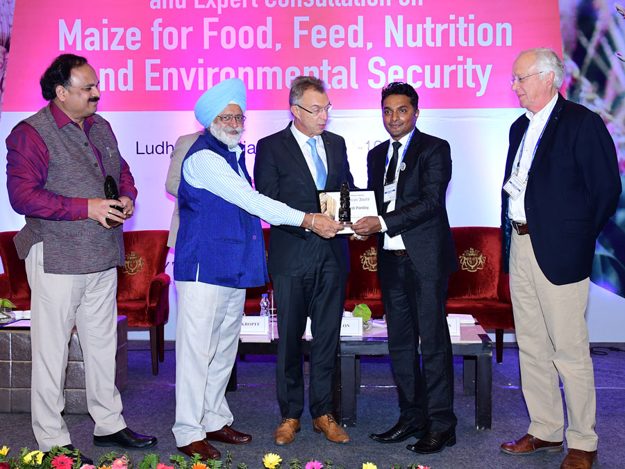 Dinesh Panday Maize award