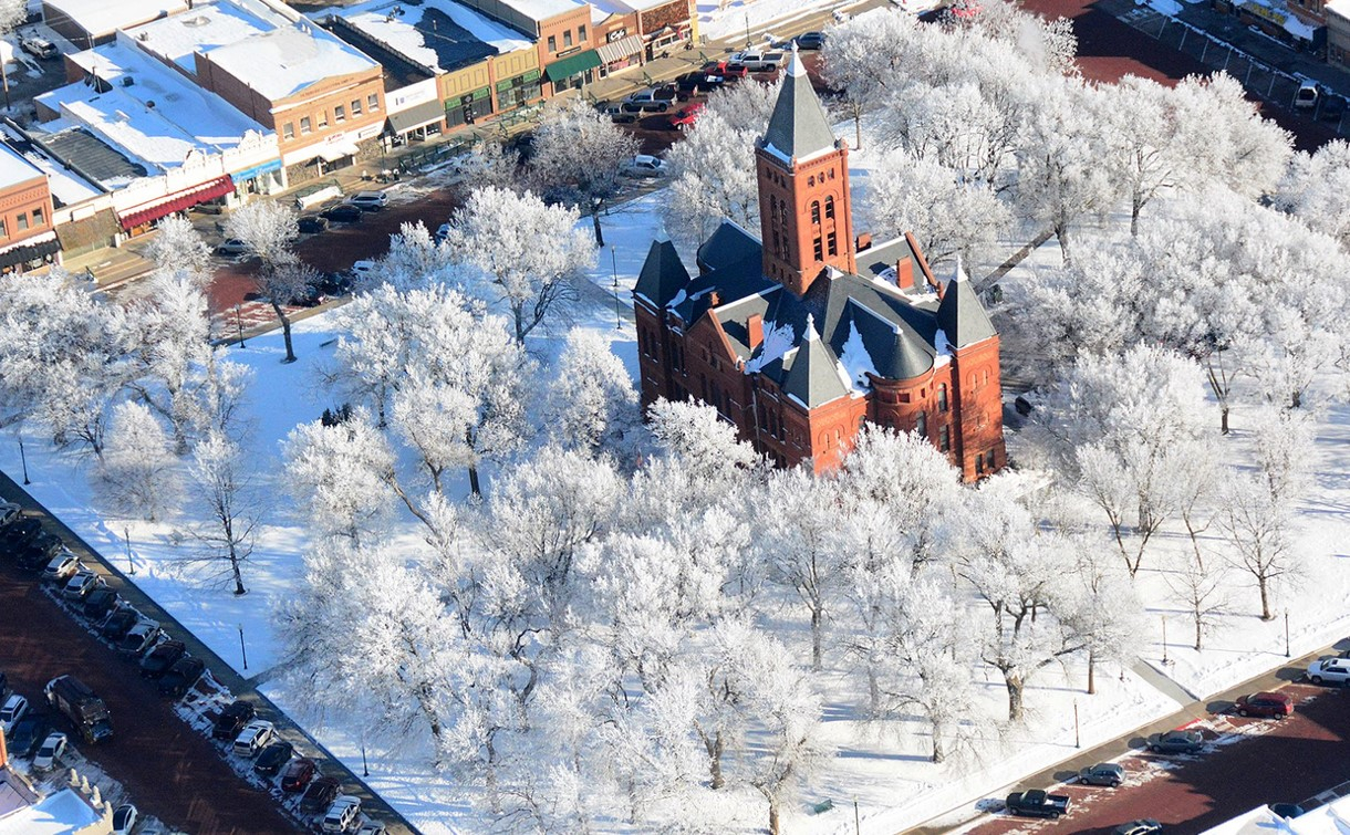 Hamilton County Courthouse in snow